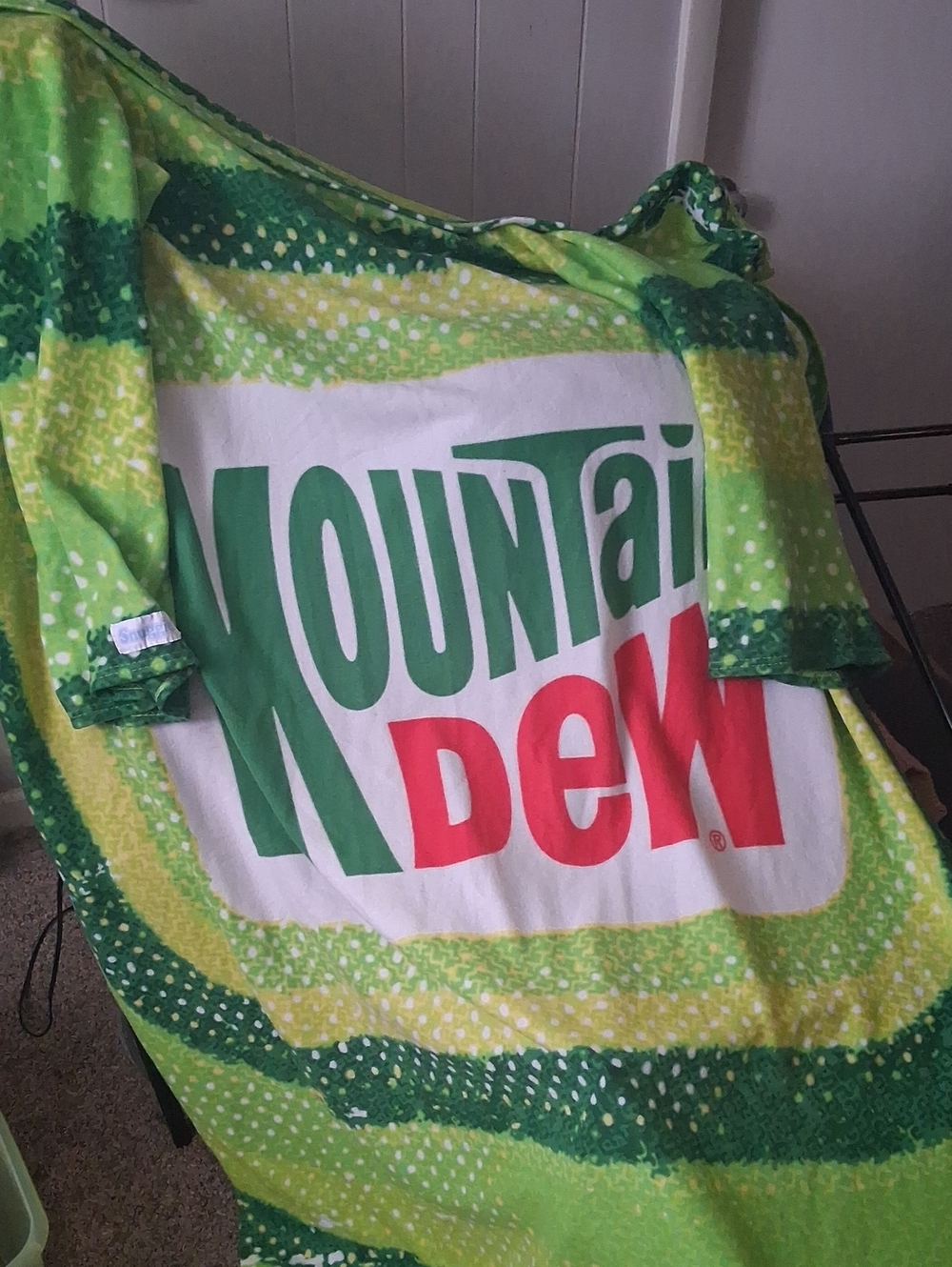 Mountain Dew Logo snuggie - Green & Red